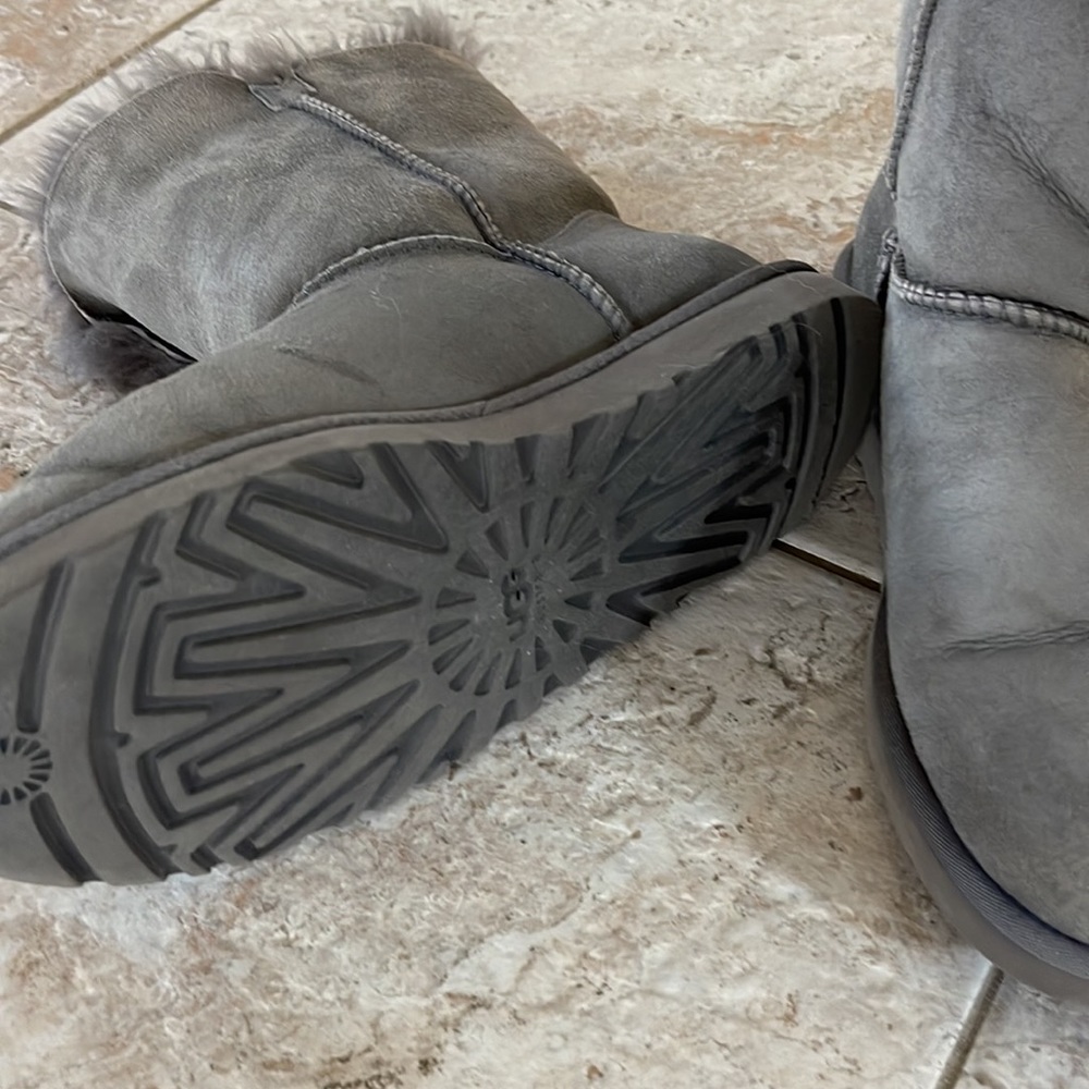 Ugg Bailey Button Boot - Picture 12 of 13